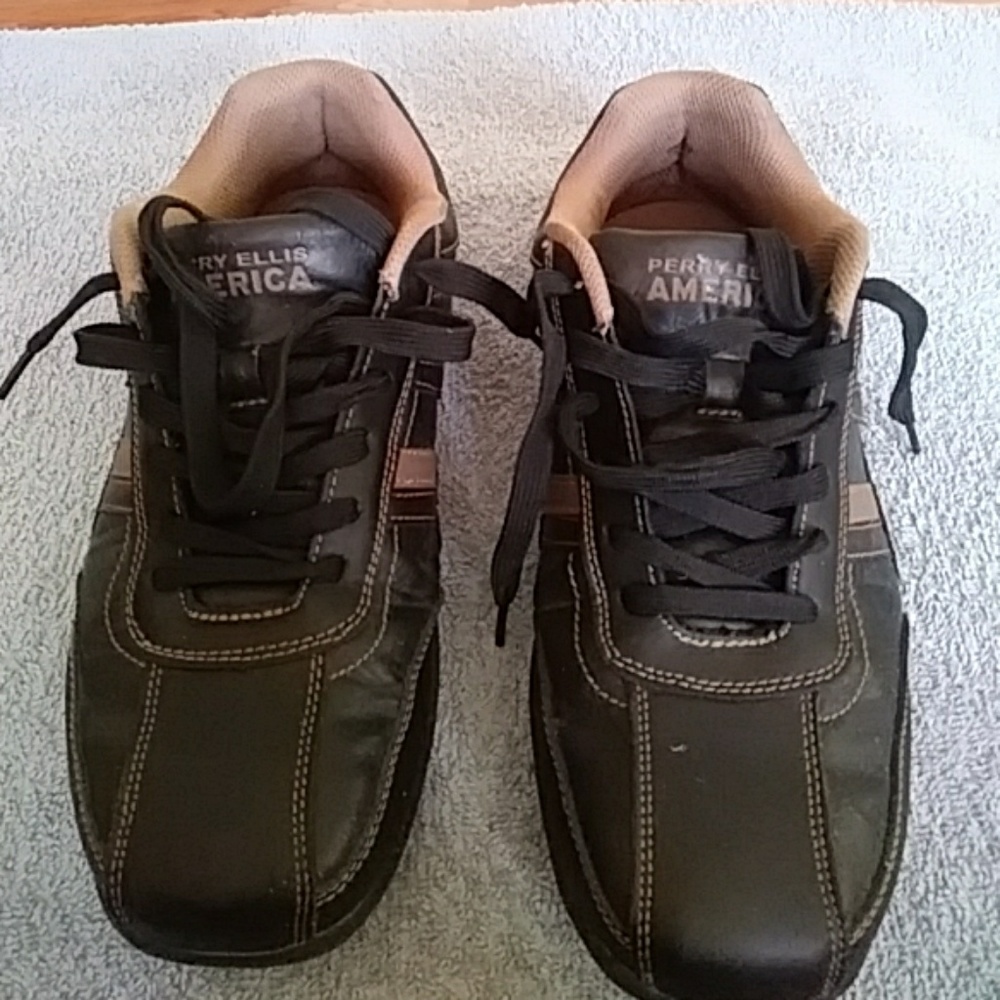 Size 10 leather Perry Ellis America shoes